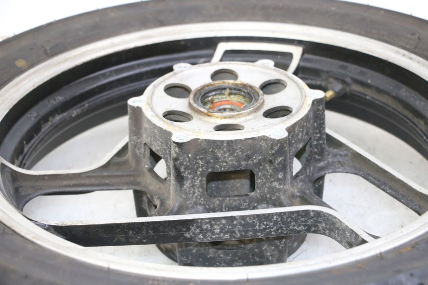 photo de LLANTA DELANTERA Y NEUMÁTICO YAMAHA FJ 36Y 1100 (1984 - 1985) - Estado de la superficie y material