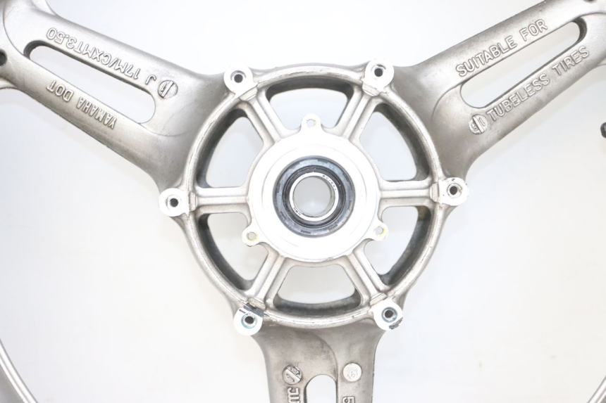 photo de LLANTA DELANTERA Y NEUMÁTICO YAMAHA FJR ABS 1300 (2006 - 2012) - Inspección visual detallada