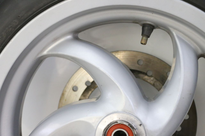 photo de LLANTA DELANTERA Y NEUMÁTICO PIAGGIO FLY 2T 50 (2004 - 2017) - Recambio usado revisado