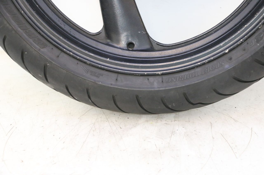 photo de LLANTA DELANTERA Y NEUMÁTICO YAMAHA FZS FAZER 600 (2001 - 2003) - Características distintivas