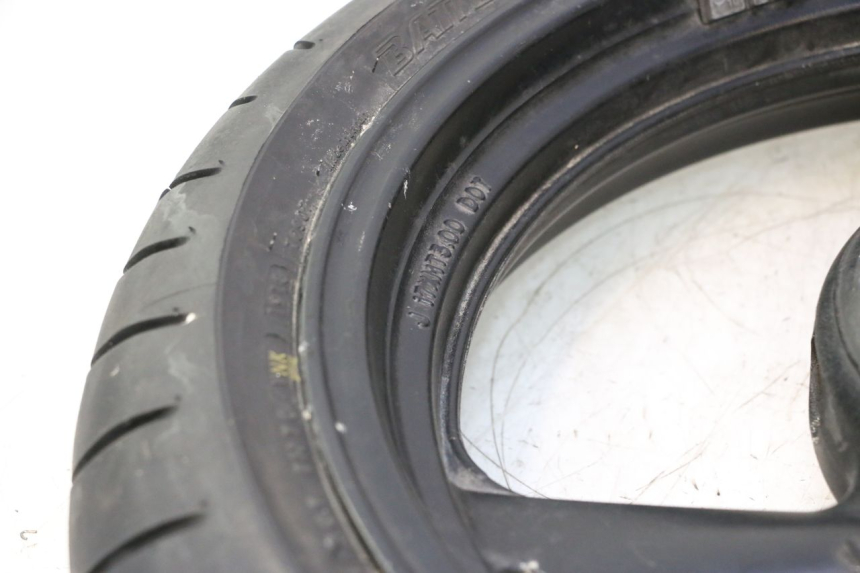 photo de LLANTA DELANTERA Y NEUMÁTICO YAMAHA FZS FAZER 600 (2001 - 2003) - Estado de la superficie y material