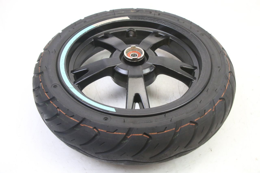 photo de LLANTA DELANTERA Y NEUMÁTICO PEUGEOT KISBEE 4T 50 (2018 - 2022) - Detalle de la pieza