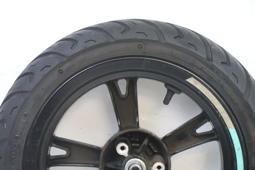 photo de LLANTA DELANTERA Y NEUMÁTICO PEUGEOT KISBEE 4T 50 (2018 - 2022) - Recambio usado revisado