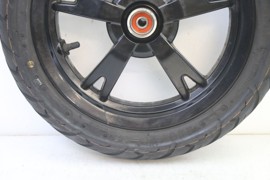 photo de LLANTA DELANTERA Y NEUMÁTICO PEUGEOT KISBEE 4T 50 (2018 - 2022) - Otra perspectiva