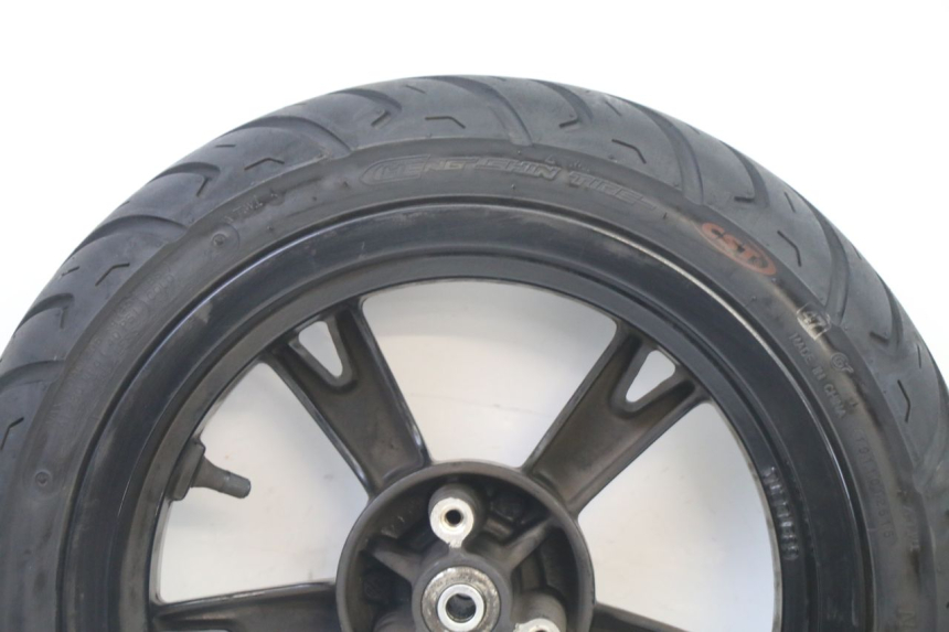 photo de LLANTA DELANTERA Y NEUMÁTICO PEUGEOT KISBEE 4T 50 (2018 - 2022) - Recambio usado revisado