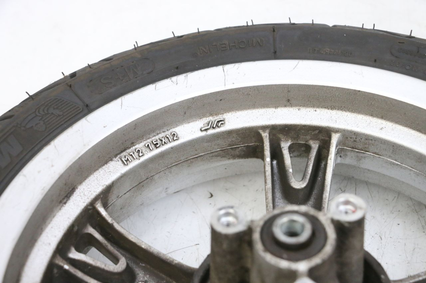 photo de LLANTA DELANTERA Y NEUMÁTICO PEUGEOT KISBEE 4T 50 (2010 - 2017) - Detalle de la pieza