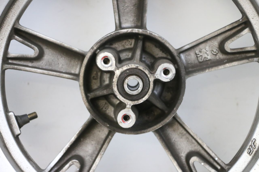 photo de LLANTA DELANTERA Y NEUMÁTICO PEUGEOT KISBEE 4T 50 (2010 - 2017) - Zoom sobre los componentes