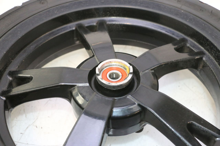 photo de LLANTA DELANTERA Y NEUMÁTICO PEUGEOT KISBEE 4T 50 (2023 - 2026) - Marcados y referencias originales