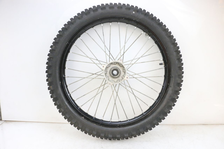 photo de LLANTA DELANTERA Y NEUMÁTICO KAWASAKI KXF KX-F 250 (2017 - 2019) - Enfoque en la estructura