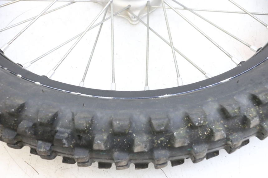 photo de LLANTA DELANTERA Y NEUMÁTICO KAWASAKI KXF KX-F 250 (2017 - 2019) - Primer plano técnico