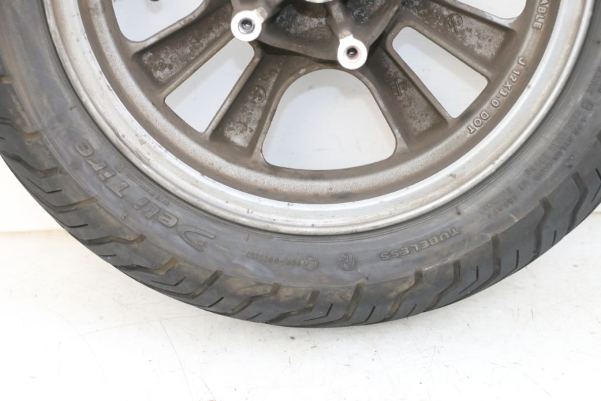 photo de LLANTA DELANTERA Y NEUMÁTICO KYMCO LIKE 125 (2009 - 2016) - Características distintivas