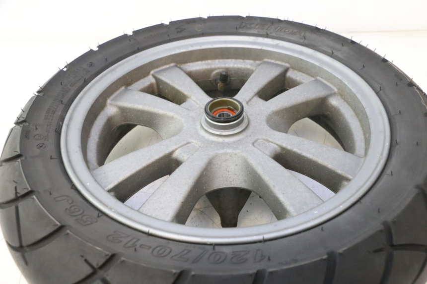 photo de LLANTA DELANTERA Y NEUMÁTICO KYMCO LIKE 125 (2009 - 2016) - Primer plano técnico