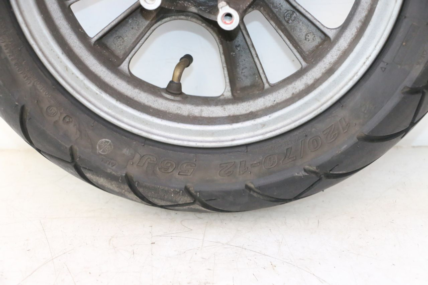 photo de LLANTA DELANTERA Y NEUMÁTICO KYMCO LIKE 125 (2009 - 2016) - Estado de la superficie y material