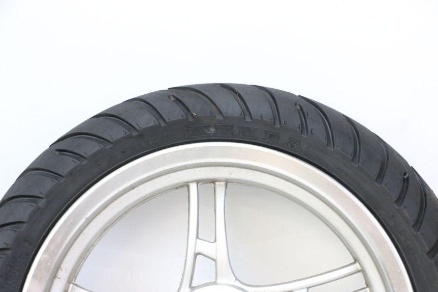 photo de LLANTA DELANTERA Y NEUMÁTICO LONGJIA SHARPY 125 (2020 - 2024) - Zoom sobre los componentes