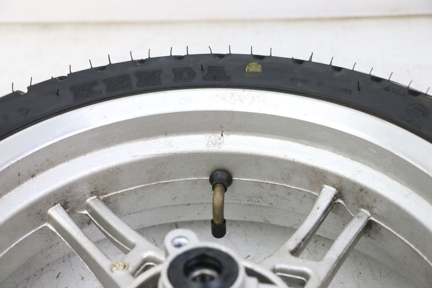 photo de LLANTA DELANTERA Y NEUMÁTICO LONGJIA SHARPY 125 (2020 - 2024) - Recambio usado revisado