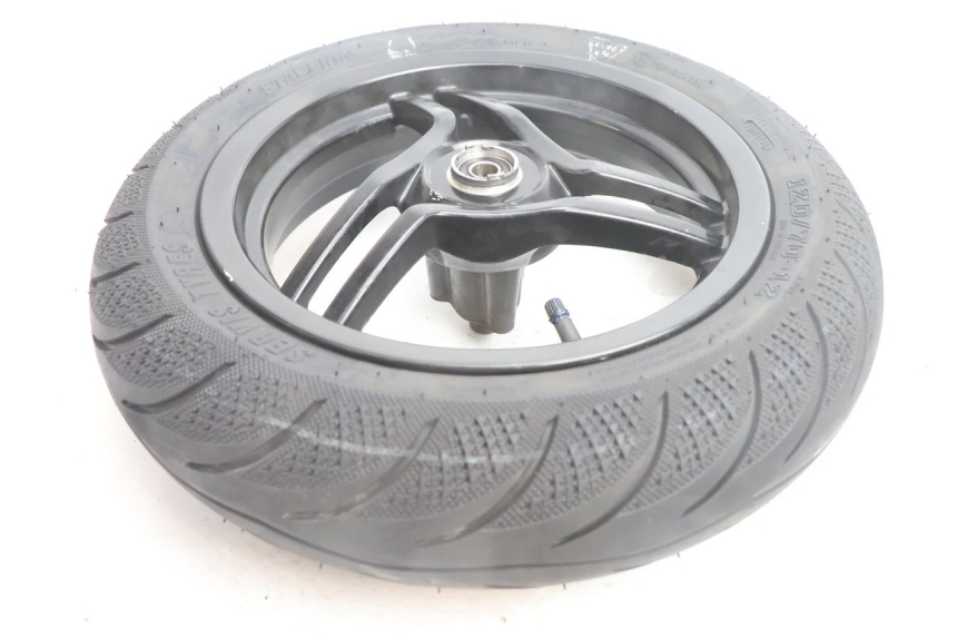 photo de LLANTA DELANTERA Y NEUMÁTICO PEUGEOT LUDIX BLASTER 50 (2006 - 2014) - Primer plano técnico