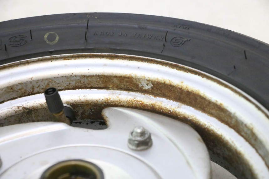 photo de LLANTA DELANTERA Y NEUMÁTICO SYM MIO 50 (2005 - 2010) - Detalles de los puntos de fijación