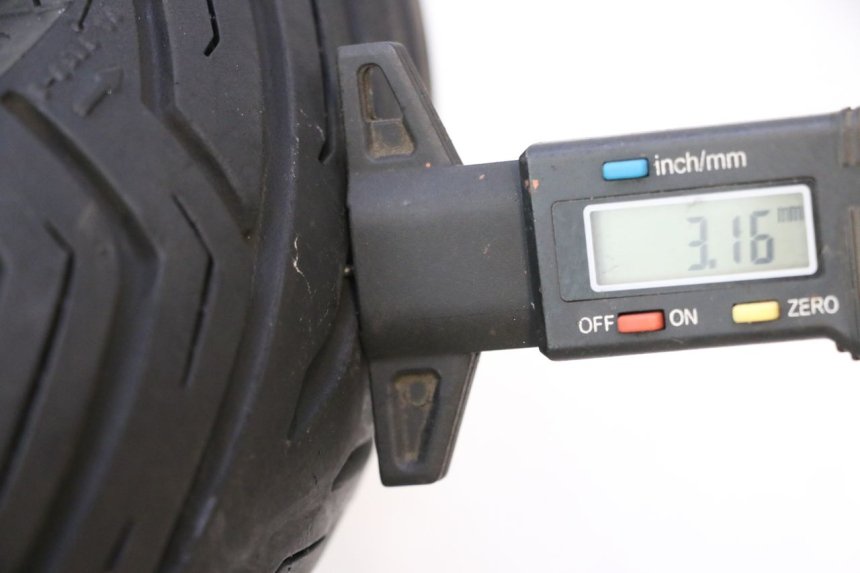 photo de LLANTA DELANTERA Y NEUMÁTICO PIAGGIO MP3 HPE 530 (2022 - 2026) - Detalle de la pieza