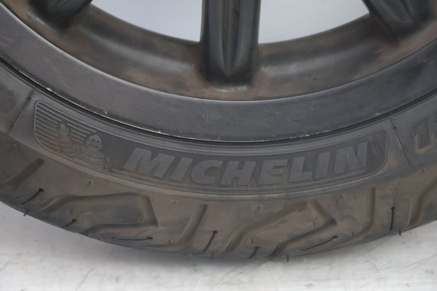 photo de LLANTA DELANTERA Y NEUMÁTICO PIAGGIO MP3 500 (2011 - 2015) - Características distintivas