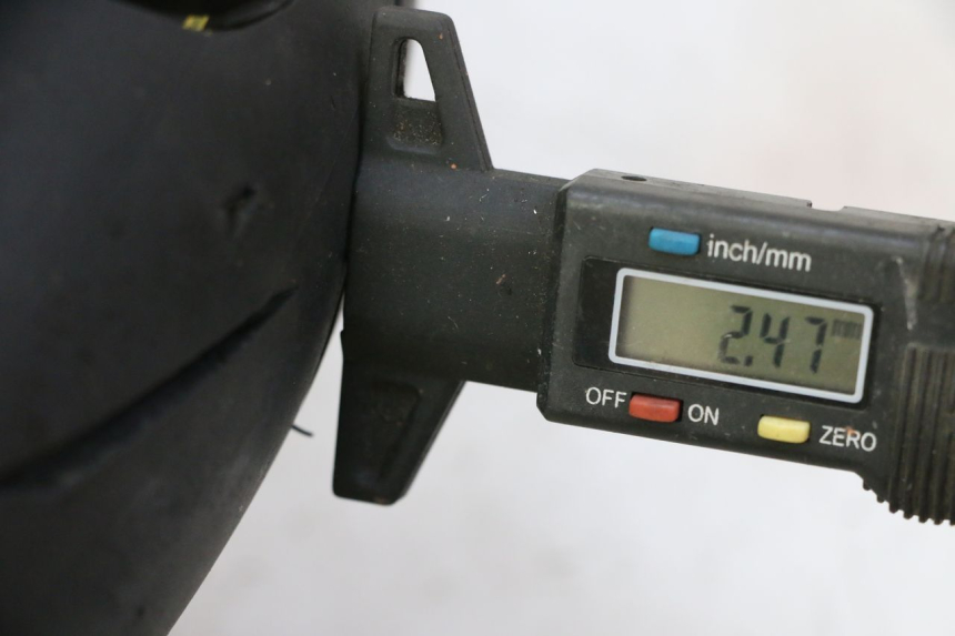 photo de LLANTA DELANTERA Y NEUMÁTICO KYMCO LIKE 4T 50 (2019 - 2025) - Primer plano técnico