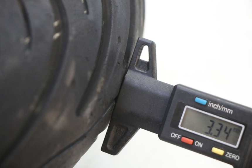 photo de LLANTA DELANTERA Y NEUMÁTICO PIAGGIO NEW TYPHOON 50 (2018 - 2021) - Enfoque en la estructura