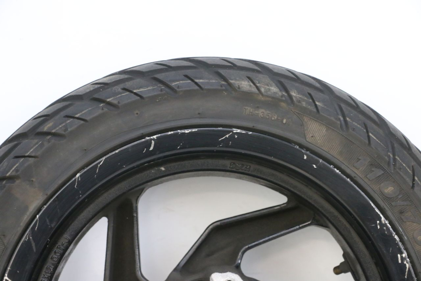 photo de LLANTA DELANTERA Y NEUMÁTICO SYM ORBIT III 3 4T 50 (2021 - 2025) - Zoom sobre los componentes