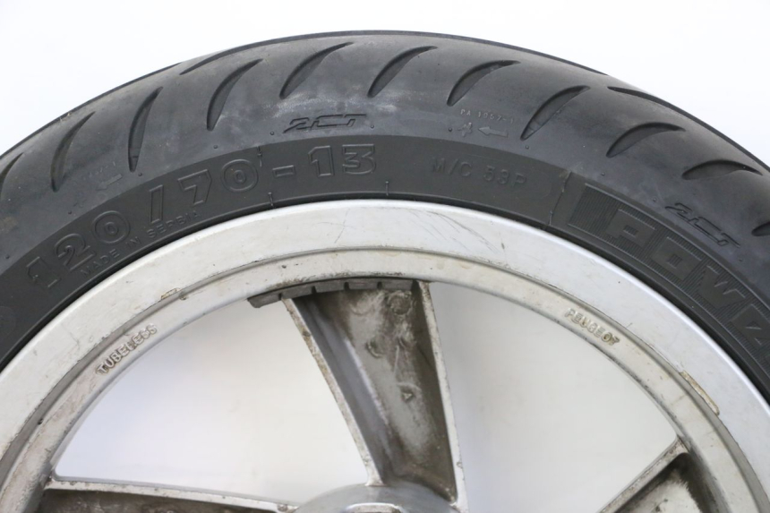 photo de LLANTA DELANTERA Y NEUMÁTICO PEUGEOT CITYSTAR 125 (2011 - 2017) - Características distintivas