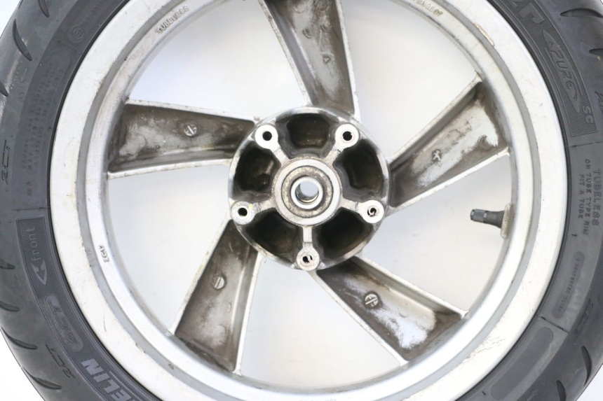 photo de LLANTA DELANTERA Y NEUMÁTICO PEUGEOT CITYSTAR 125 (2011 - 2017) - Primer plano de alta resolución