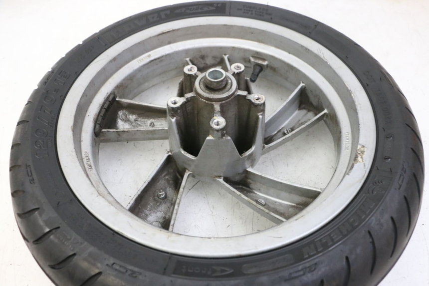 photo de LLANTA DELANTERA Y NEUMÁTICO PEUGEOT CITYSTAR 125 (2011 - 2017) - Detalles de los puntos de fijación