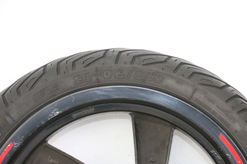 photo de LLANTA DELANTERA Y NEUMÁTICO PEUGEOT CITYSTAR 2T 50 (2018 - 2021) - Características distintivas