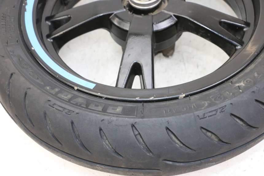 photo de LLANTA DELANTERA Y NEUMÁTICO PEUGEOT KISBEE 4T 50 (2018 - 2022) - Otra perspectiva