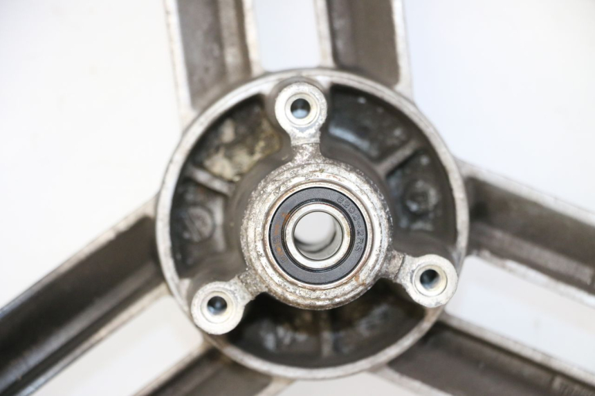 photo de LLANTA DELANTERA Y NEUMÁTICO PEUGEOT LUDIX 50 (2008 - 2017) - Zoom sobre los componentes