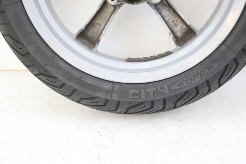 photo de LLANTA DELANTERA Y NEUMÁTICO PEUGEOT SATELIS 125 (2013 - 2018) - Recambio usado revisado