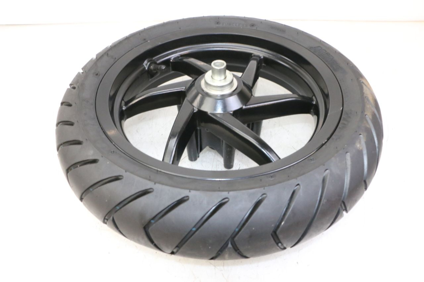 photo de LLANTA DELANTERA Y NEUMÁTICO PIAGGIO NRG POWER PUREJET 50 (2018 - 2021) - Primer plano técnico