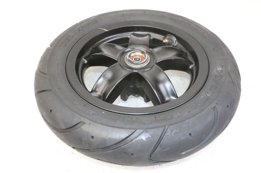 photo de LLANTA DELANTERA Y NEUMÁTICO PIAGGIO ZIP 4T 50 (2018 - 2020) - Primer plano técnico