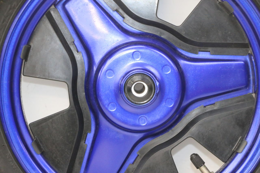 photo de LLANTA DELANTERA Y NEUMÁTICO YAMAHA PW 50 (1984 - 2025) - Zoom sobre los componentes