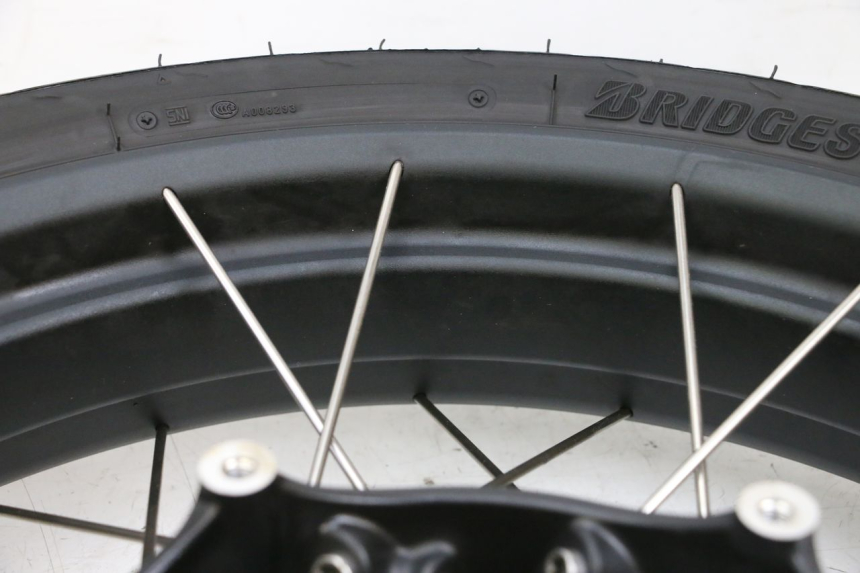 photo de LLANTA DELANTERA Y NEUMÁTICO BMW R GS 1250 (2021 - 2024) - Detalles de los puntos de fijación