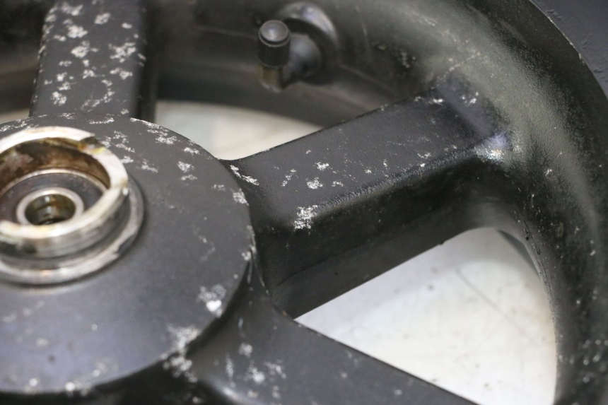 photo de LLANTA DELANTERA Y NEUMÁTICO RIDE RACE GT 2T 50 (2012 - 2017) - Primer plano técnico