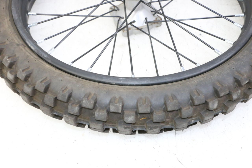 photo de LLANTA DELANTERA Y NEUMÁTICO APOLLO RFZ 125 - Otra perspectiva