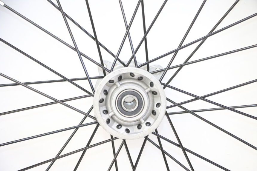 photo de LLANTA DELANTERA Y NEUMÁTICO APOLLO RFZ 125 - Recambio usado revisado