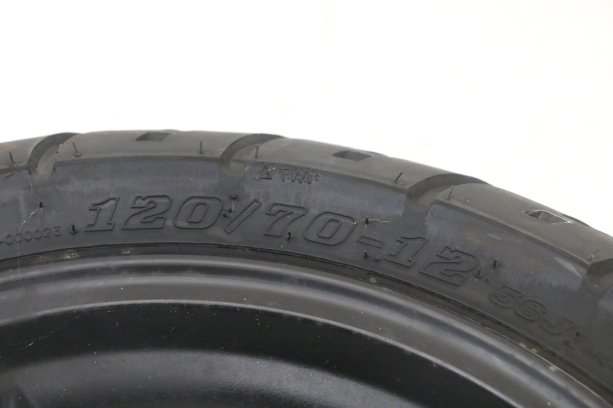 photo de LLANTA DELANTERA Y NEUMÁTICO TNT MOTOR ROMA 10' 2T 50 (2011 - 2018) - Características distintivas