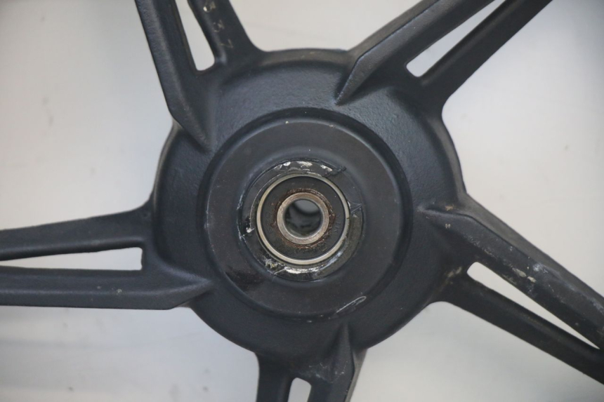 photo de LLANTA DELANTERA Y NEUMÁTICO TNT MOTOR ROMA 10' 2T 50 (2011 - 2018) - Primer plano técnico