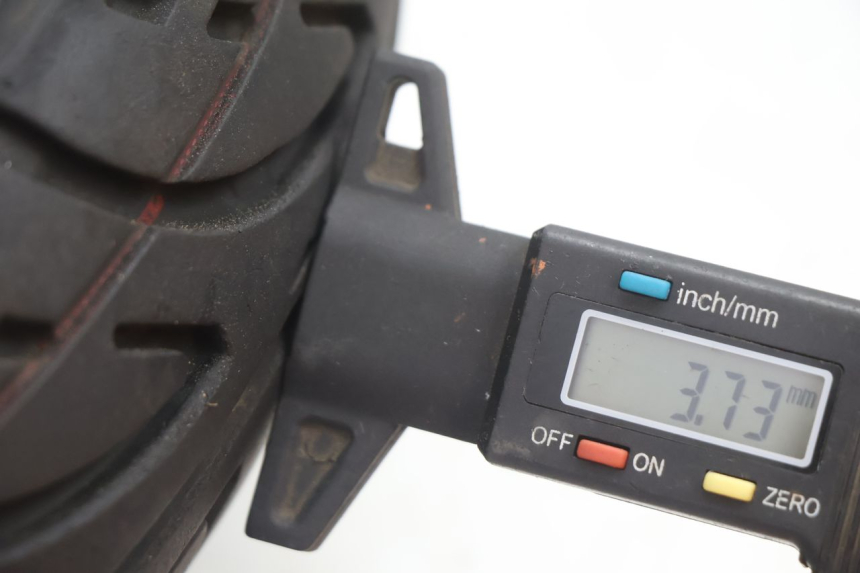 photo de LLANTA DELANTERA Y NEUMÁTICO TNT MOTOR ROMA 10' 2T 50 (2011 - 2018) - Inspección visual detallada