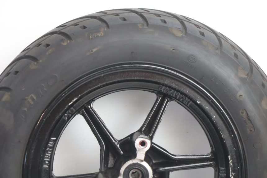 photo de LLANTA DELANTERA Y NEUMÁTICO TNT MOTOR ROMA 10' 2T 50 (2011 - 2018) - Detalles de los puntos de fijación