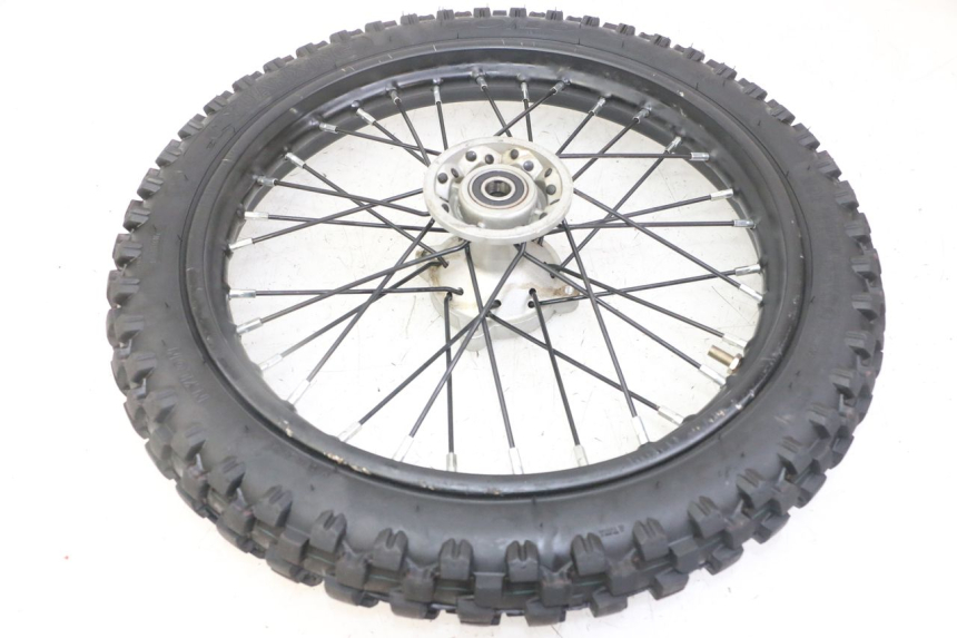 photo de LLANTA DELANTERA Y NEUMÁTICO APOLLO RXF 125 - Detalle de la pieza