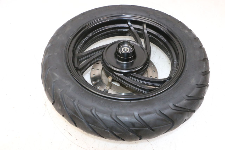 photo de LLANTA DELANTERA Y NEUMÁTICO JM MOTORS SANTANA 50 (2014 - 2023) - Primer plano técnico