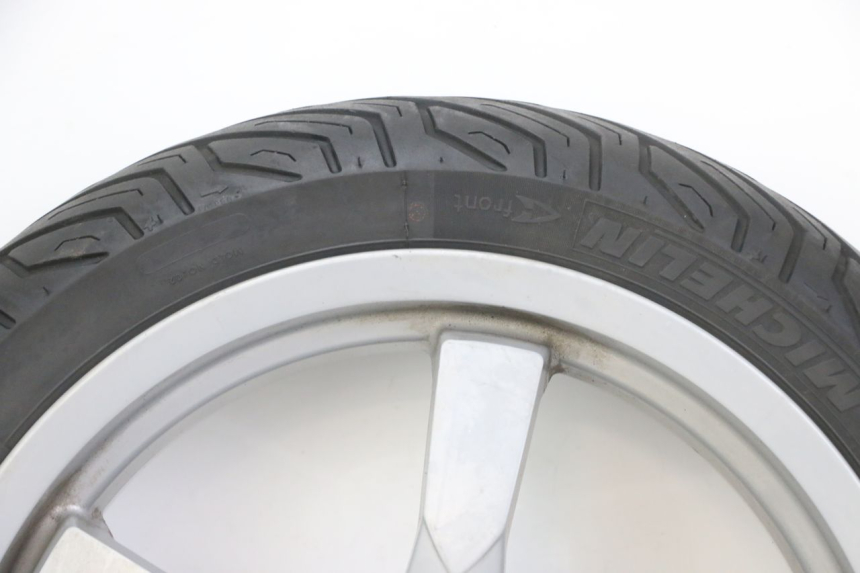 photo de LLANTA DELANTERA Y NEUMÁTICO PEUGEOT SATELIS 125 (2013 - 2018) - Zoom sobre los componentes