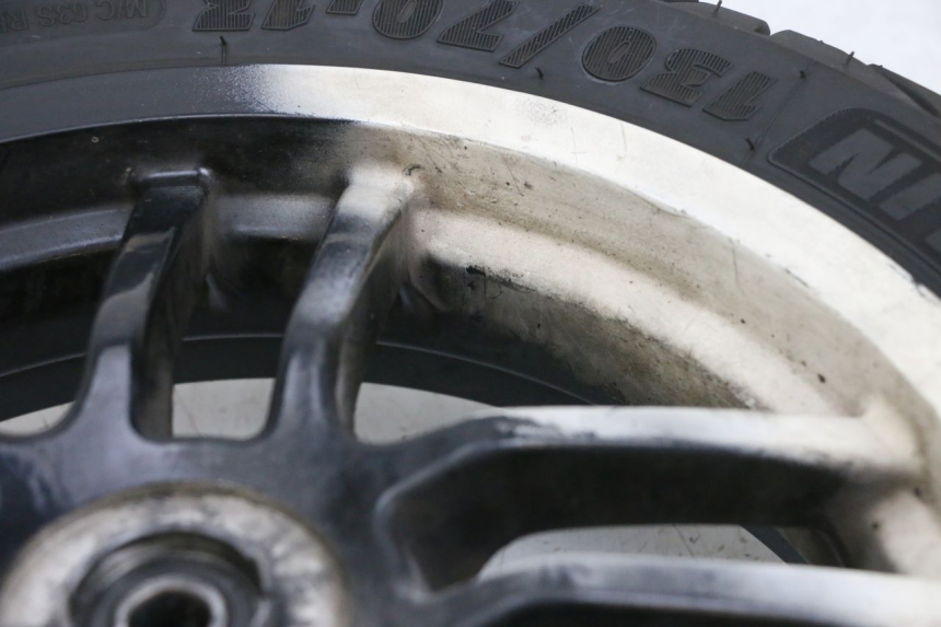 photo de LLANTA DELANTERA Y NEUMÁTICO PEUGEOT SPEEDFIGHT 4 4T EFI 50 (2021 - 2025) - Detalles de los puntos de fijación