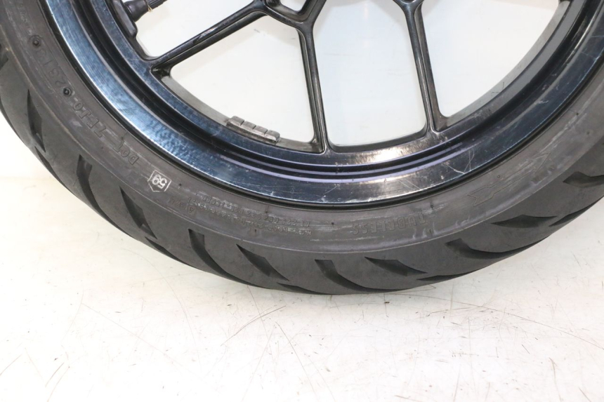 photo de LLANTA DELANTERA Y NEUMÁTICO APRILIA SR 2T 50 (2012 - 2017) - Características distintivas