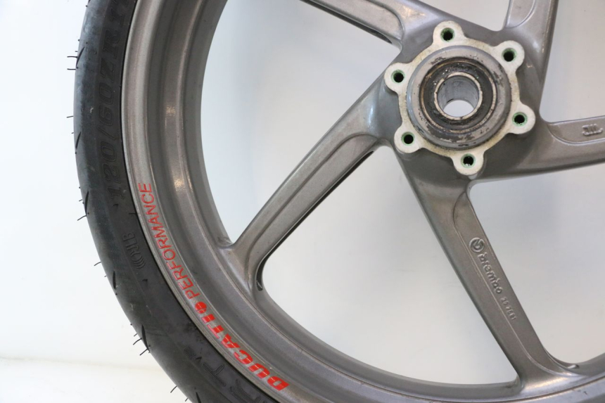 photo de LLANTA DELANTERA Y NEUMÁTICO DUCATI SS IE DS CARENEE 1000 (2002 - 2006) - Enfoque en la estructura